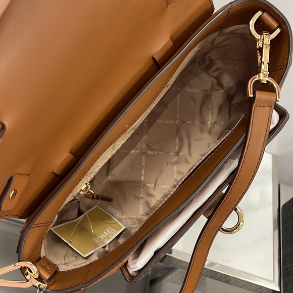 MICHAEL KORS MANHATTAN MEDIUM TOP HANDLE SCHOOL SATCHEL CROSSBODY BAG BROWN
NWT - Picture 11 of 16